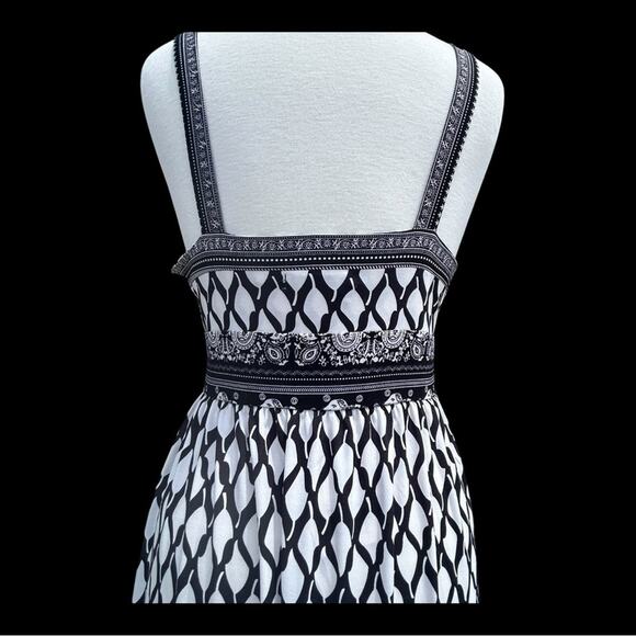 Grifflin Paris Size Medium Black and White Maxi Eastern Patterned Women's Dress - Picture 3 of 13